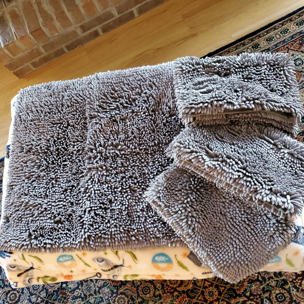 Dynamix microfiber bath rugs
